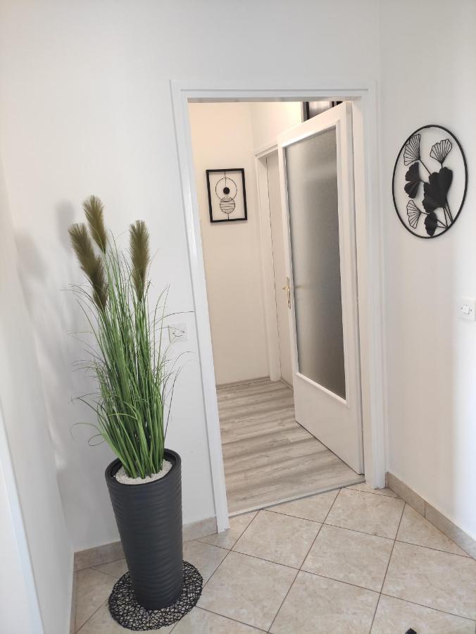 Apartman Iris S Terasom Рієка Екстер'єр фото